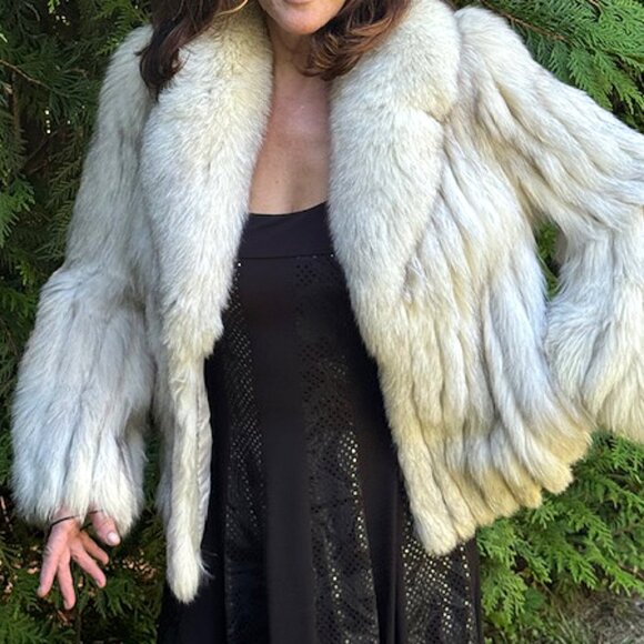 Vintage Saga Fox Fur Jacket with 100% Bemberg Liner. Approximate size M or 8. - Picture 8 of 8